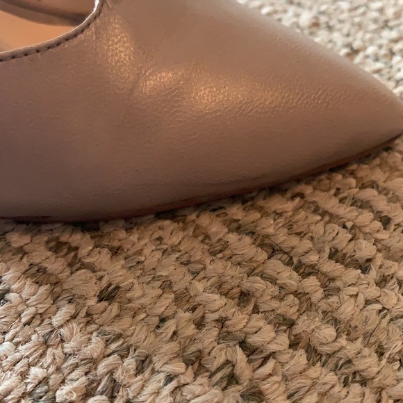 Beige leather Nine West heels. T-strap - Picture 7 of 7